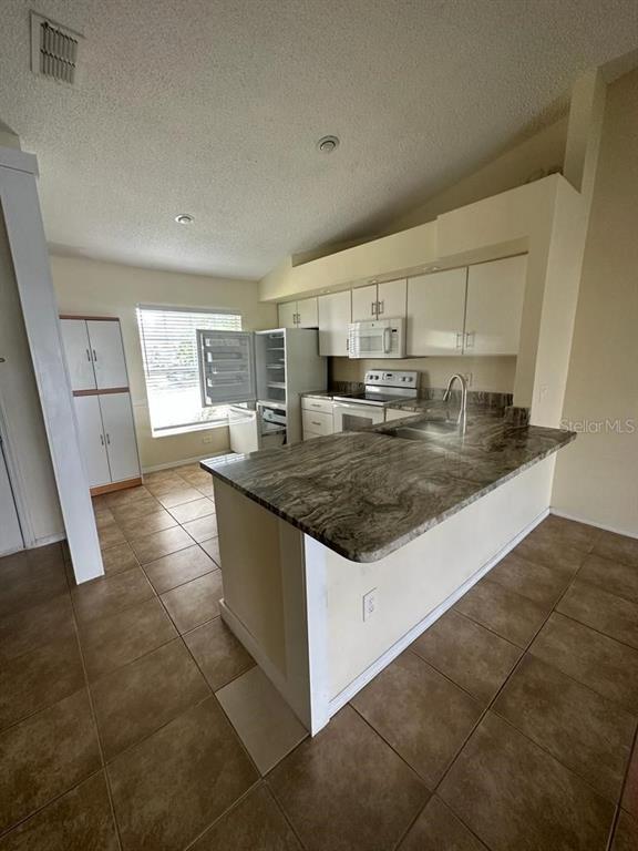 Foto del edificio - 13551 Summerton Dr
