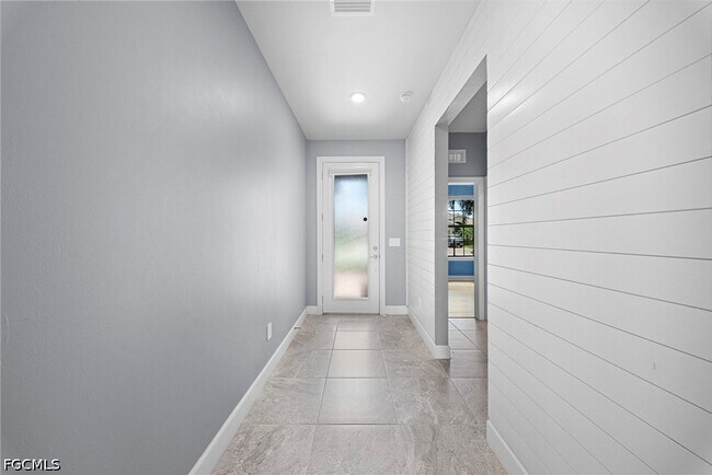 Building Photo - 3685 E Hampton Cir