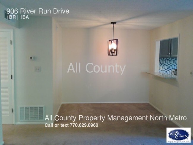 Building Photo - 906 River Run Dr