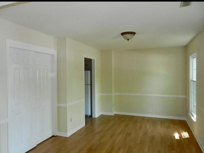 Building Photo - 3915 Valley Ct