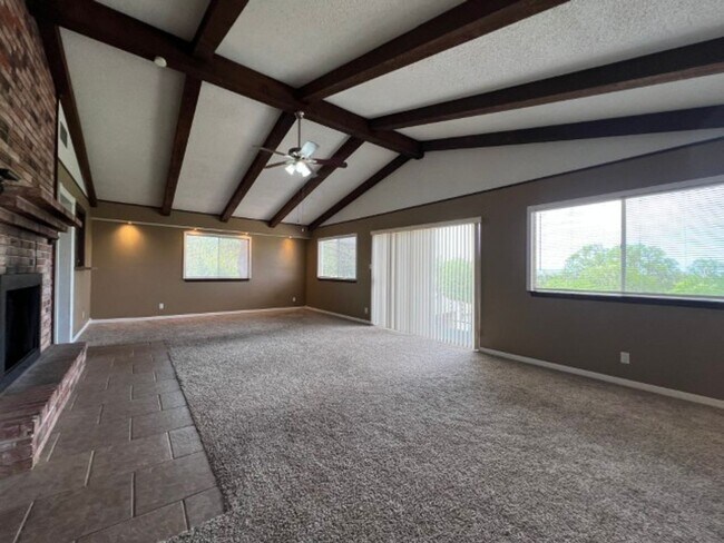 Foto del edificio - 10267 Mount Crosby Dr