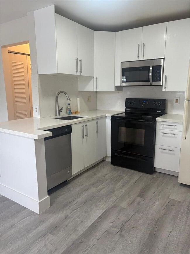 Building Photo - 2868 Coral Springs Dr