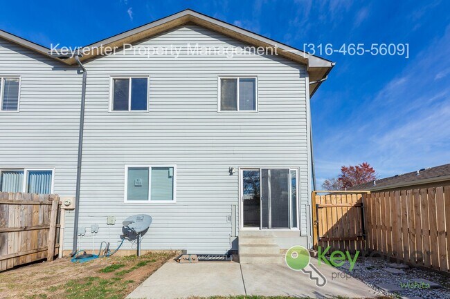 Foto del edificio - Beautiful 3 Bed 2.5 Bath townhome with easy commute anywhere in town!