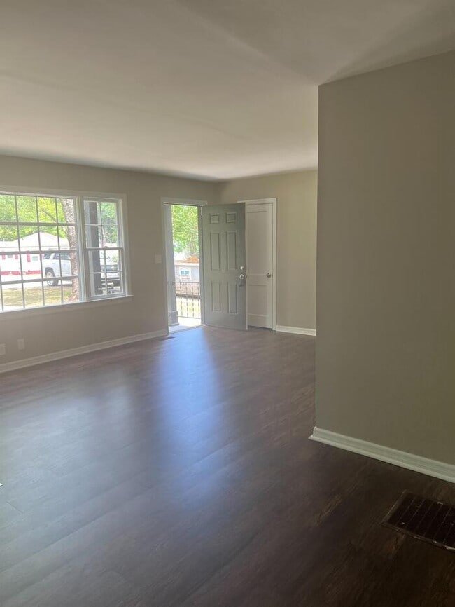 Building Photo - 937 Sunset Dr