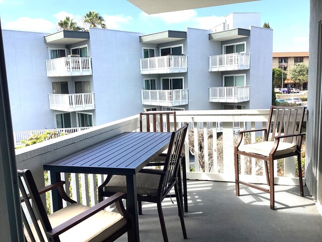 Large Balcony to Unwind On - 650 The Village