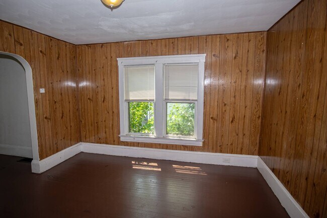 Building Photo - 1290 E 188th St