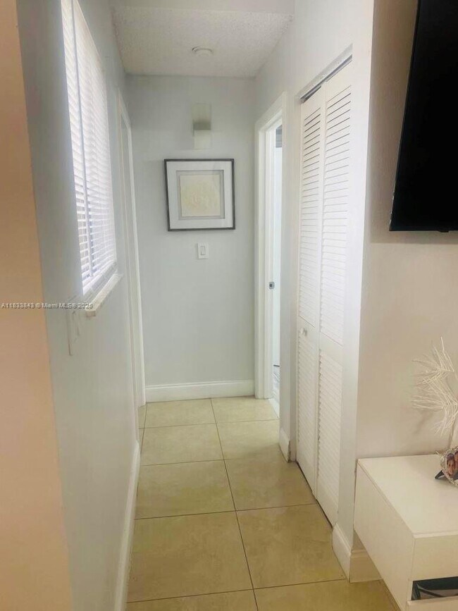 Foto del edificio - 8211 NW 191st St