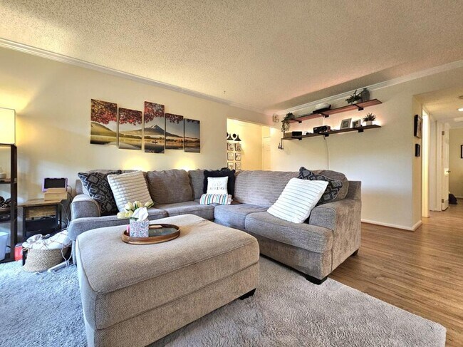 Foto del edificio - 7758 New Providence Dr