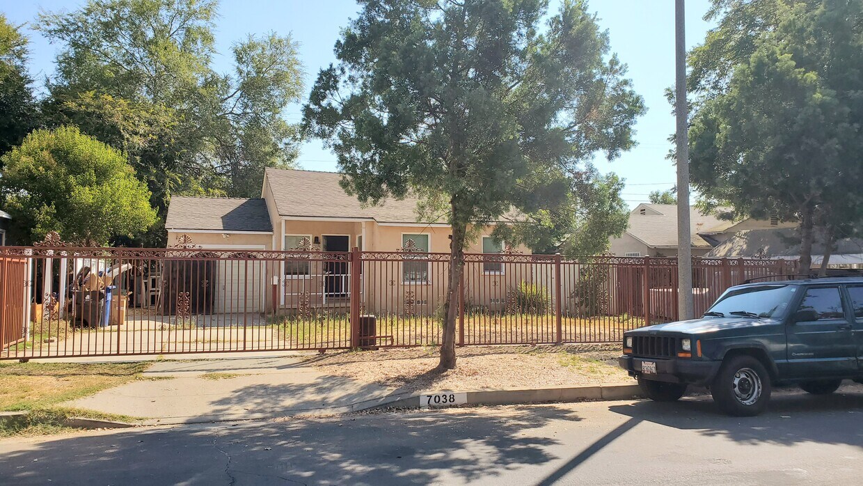 Foto principal - 7038 Yarmouth Ave