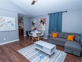 Building Photo - 356 Kingview Dr