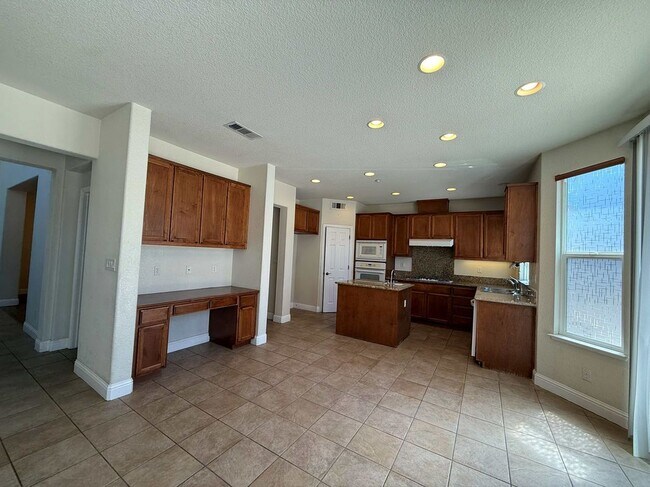 Building Photo - 1760 Anastasia Dr