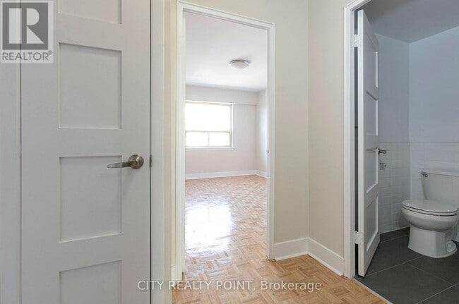 Photo du bâtiment - 95 Lawton Blvd