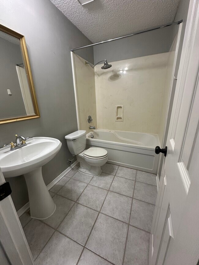 Building Photo - 2299 Scenic Hwy