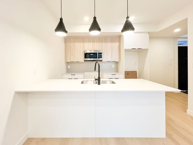 Building Photo - 9326-9153 153 St NW