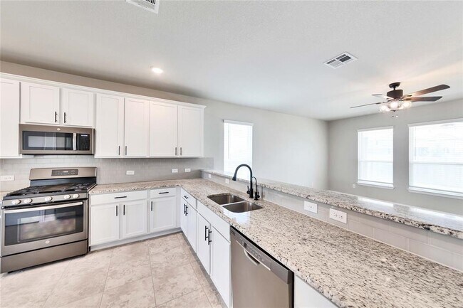 Foto del edificio - 5905 Giovanni Pl