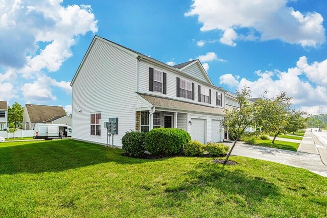 Building Photo - Townes of West Albany