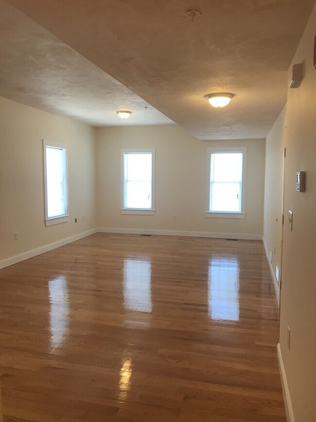 Building Photo - 17 3rd Ave
