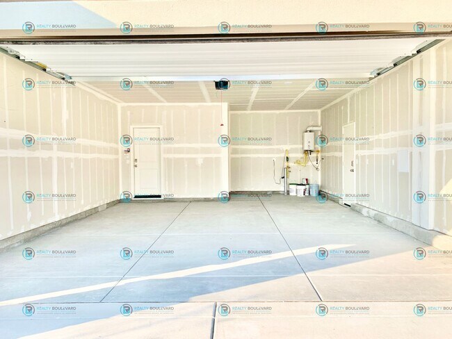 Foto del edificio - 1/2 Month Free!!  Spacious 4 Bedroom 2.5 B...