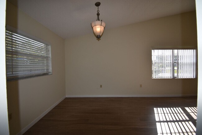Foto del edificio - APOPKA: 3 bed/2 bath POOL HOME - AVAILABLE...