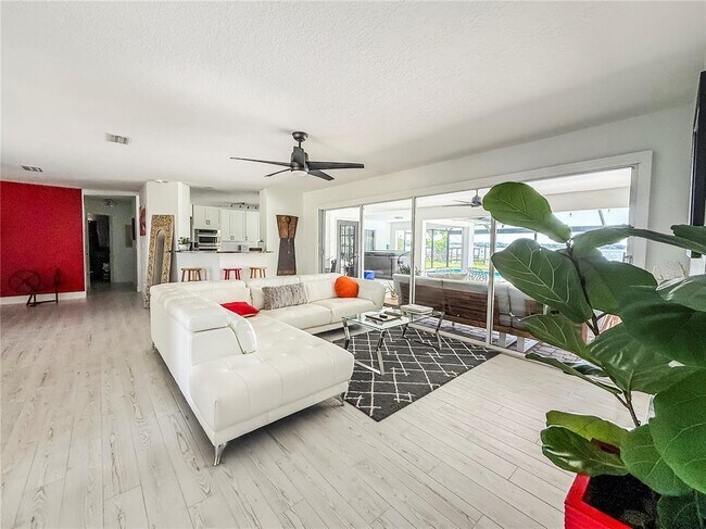 Foto del edificio - 12830 Florida Ave