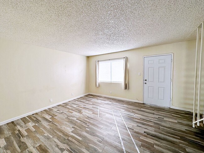 Building Photo - UPGRADED 2 BEDROOM 2 STORY CONDO