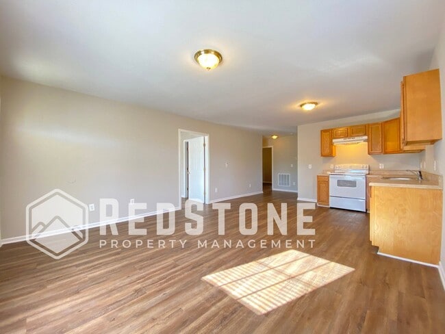 Building Photo - 1104 Chandler Ave