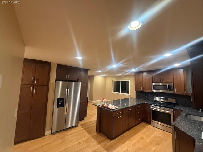 Foto del edificio - 21 Cherry Ct