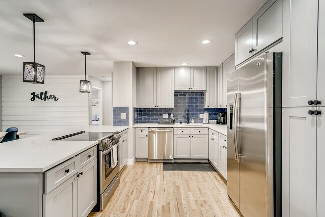 Foto del edificio - 3110 Mowry Pl