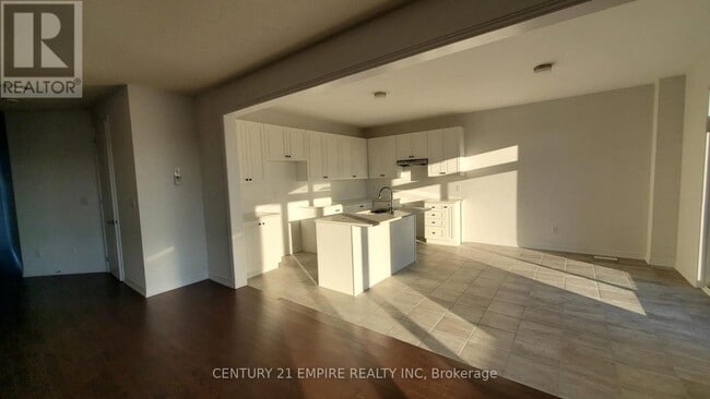 Building Photo - 20 Kingsbury Trl
