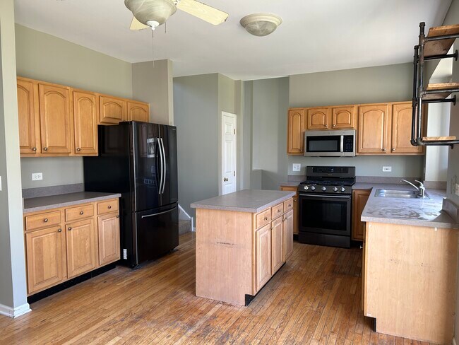 Kitchen - 104 Seton Creek Dr