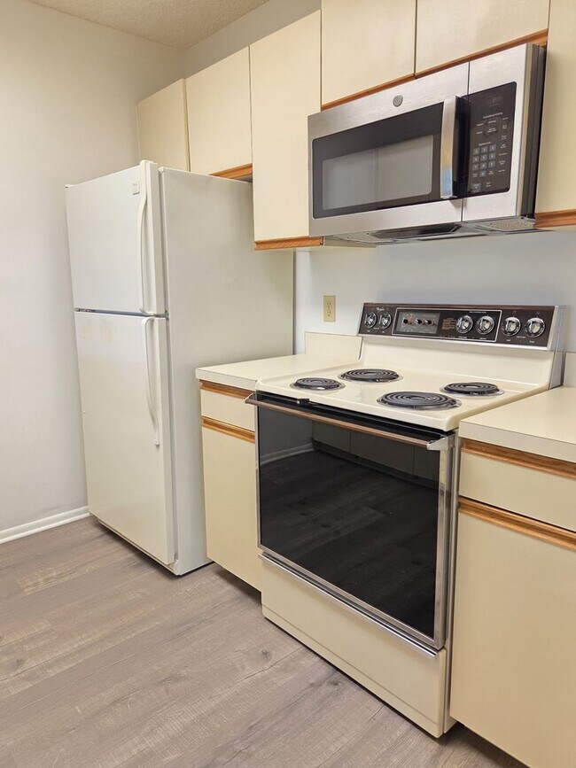 Foto del edificio - Over 55 Community~Waterview~Washer& Dryer~...