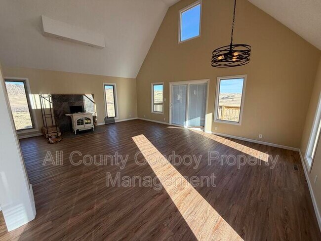 Foto del edificio - 759 Crow Creek Rd