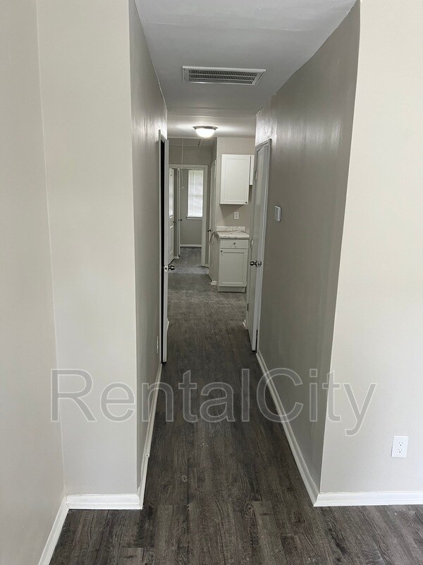 Foto del edificio - 2109 Bennett Ave