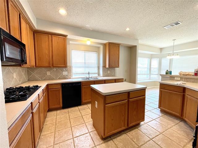 Building Photo - 7728 Parkwood Plaza Dr