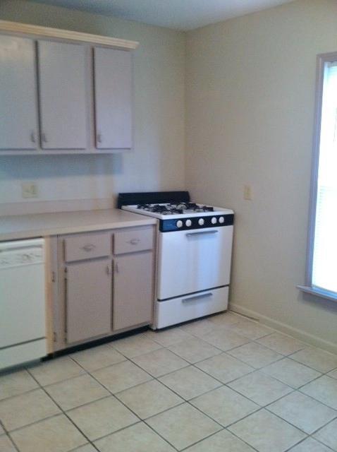 Building Photo - 127 S Maple
