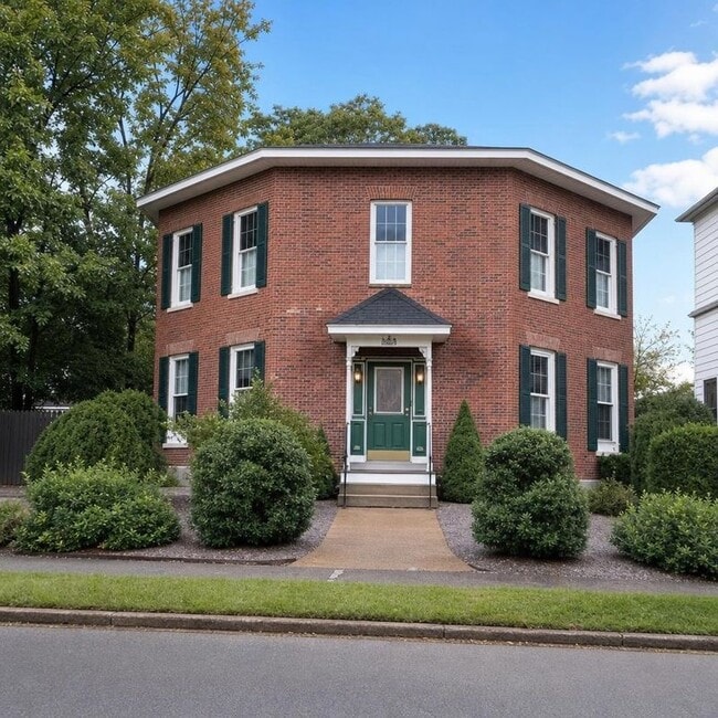 Building Photo - 585 Beech St