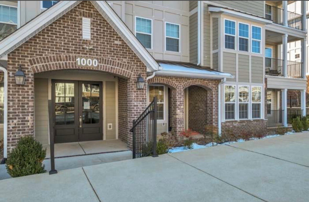 Foto principal - 1000 Vintage Green Ln