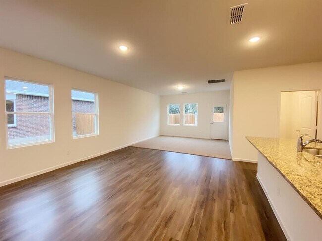 Building Photo - 413 Indian Creek