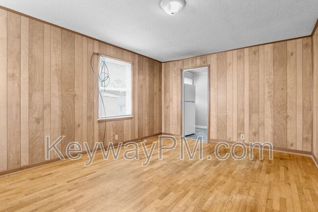 Building Photo - 3137 Lake Forest Dr