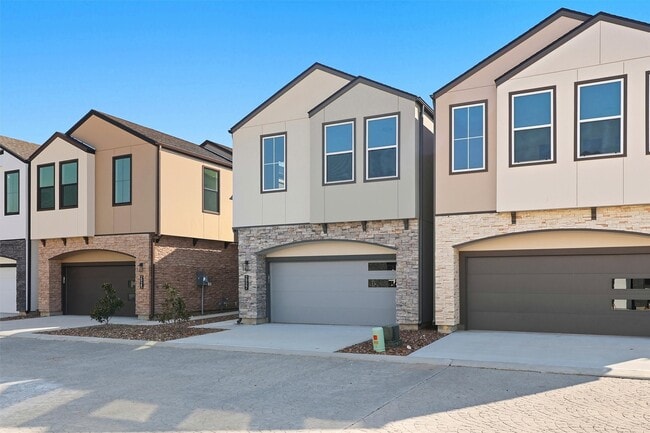 Building Photo - 2927 El Fenice Ln