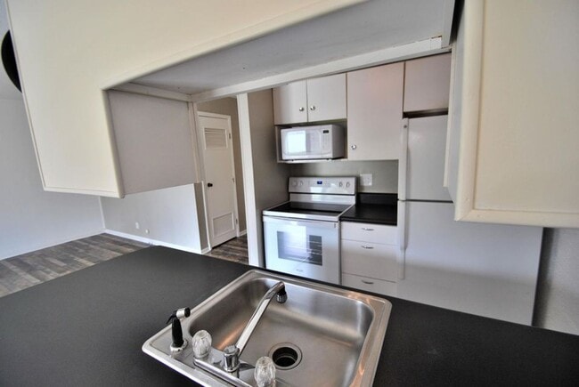 Building Photo - 65 Wilshire Heights Dr