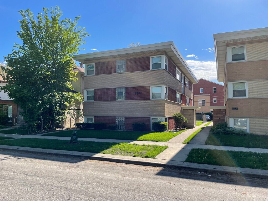 1190 S Kenilworth Ave Unit GW, Oak Park, IL 60304 Apartments in Oak