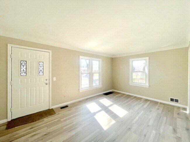 Building Photo - 3 Bed 1 Bath