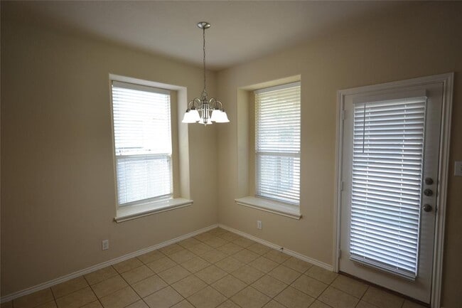 Building Photo - 409 Riverine Way