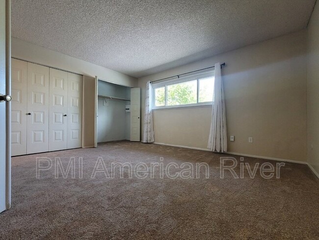 Foto del edificio - 5125 Gibbons Dr