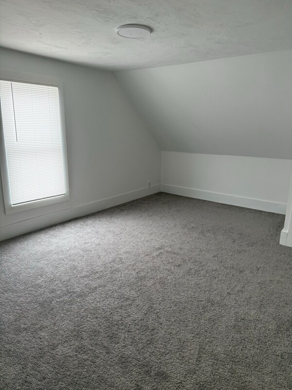 Foto del edificio - 232 Pequoig Ave