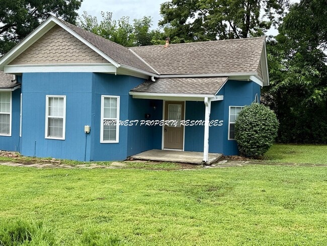 Building Photo - Quaint 2 bedroom 2 bath Near The Square in...