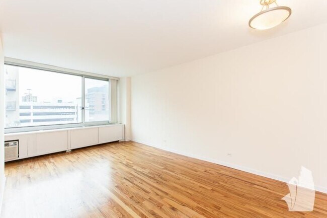 Foto del edificio - 4600 N Clarendon Ave