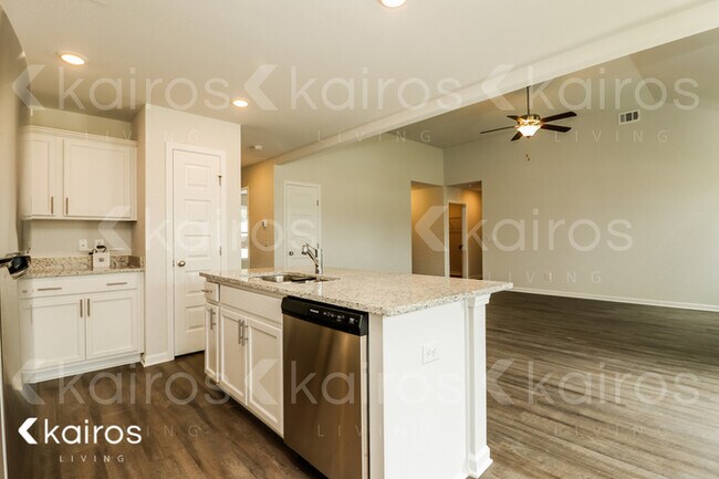 Foto del edificio - 208 Western Red Cedar Dr.