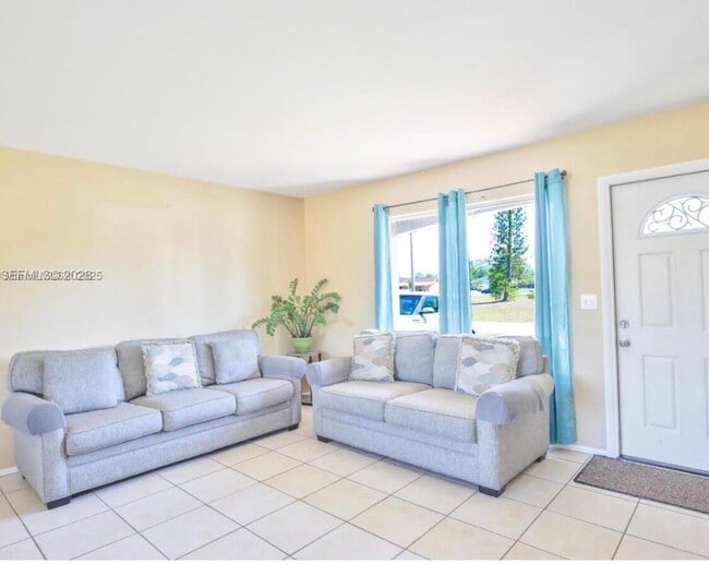 Foto del edificio - 250 SW Homeland Rd